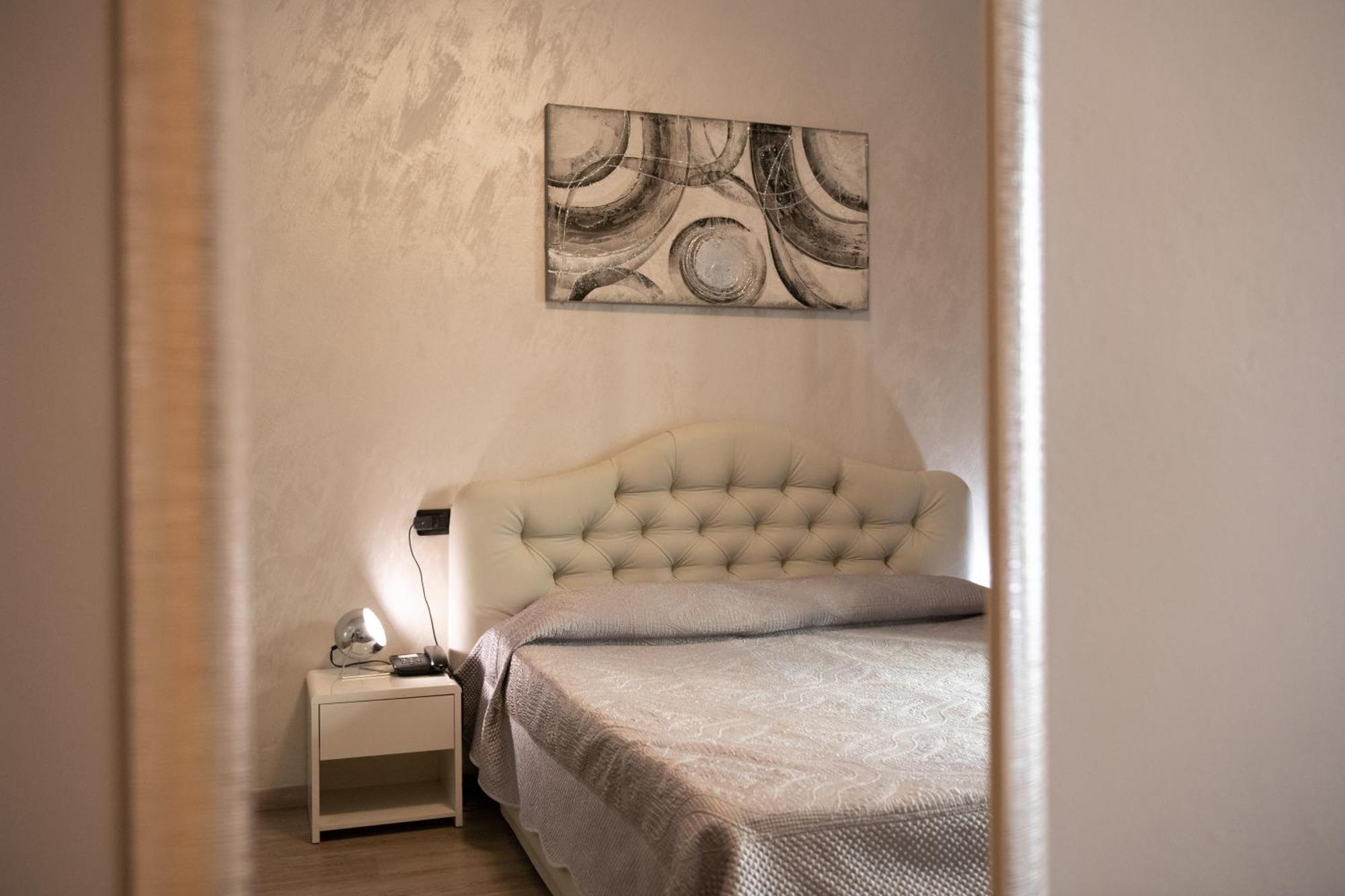 Alessi Appartamenti Desenzano del Garda Eksteriør billede